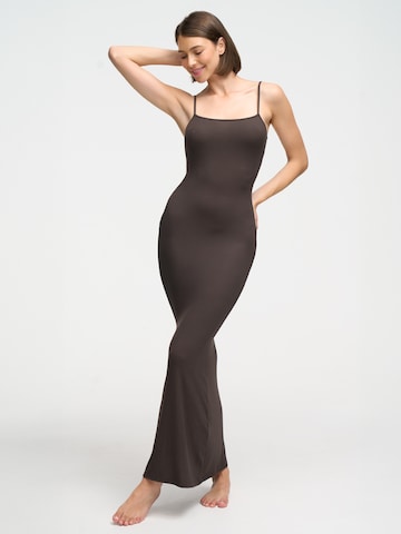 cfab (formerly creamy fabrics) Kleid 'Ribbed Cami Maxikleid'‌‌‌ in Braun