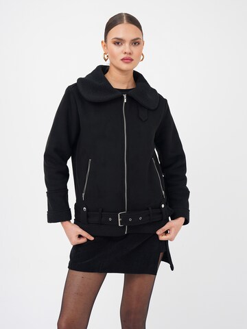 FRESHLIONS Between-Season Jacket in Black: front