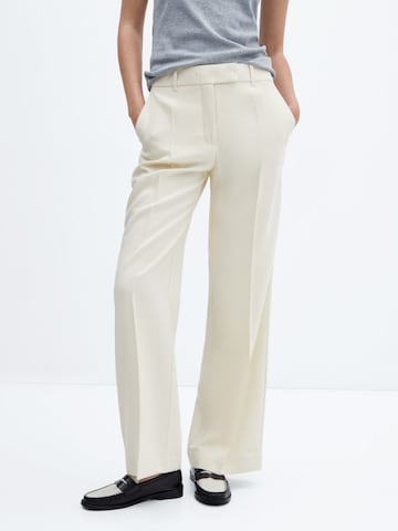 MANGO Wide Leg Suorat housut 'Carlos' värissä beige: edessä