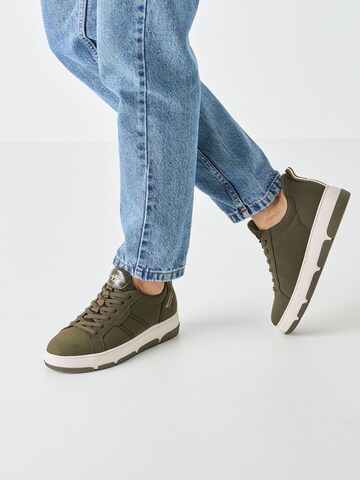 Tamaris Sneakers laag in Groen: voorkant