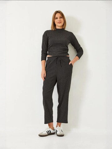 Bianco Lucci - Calças de fato em cinzento: frente