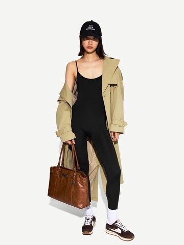 Tuta jumpsuit di Bershka in nero: frontale
