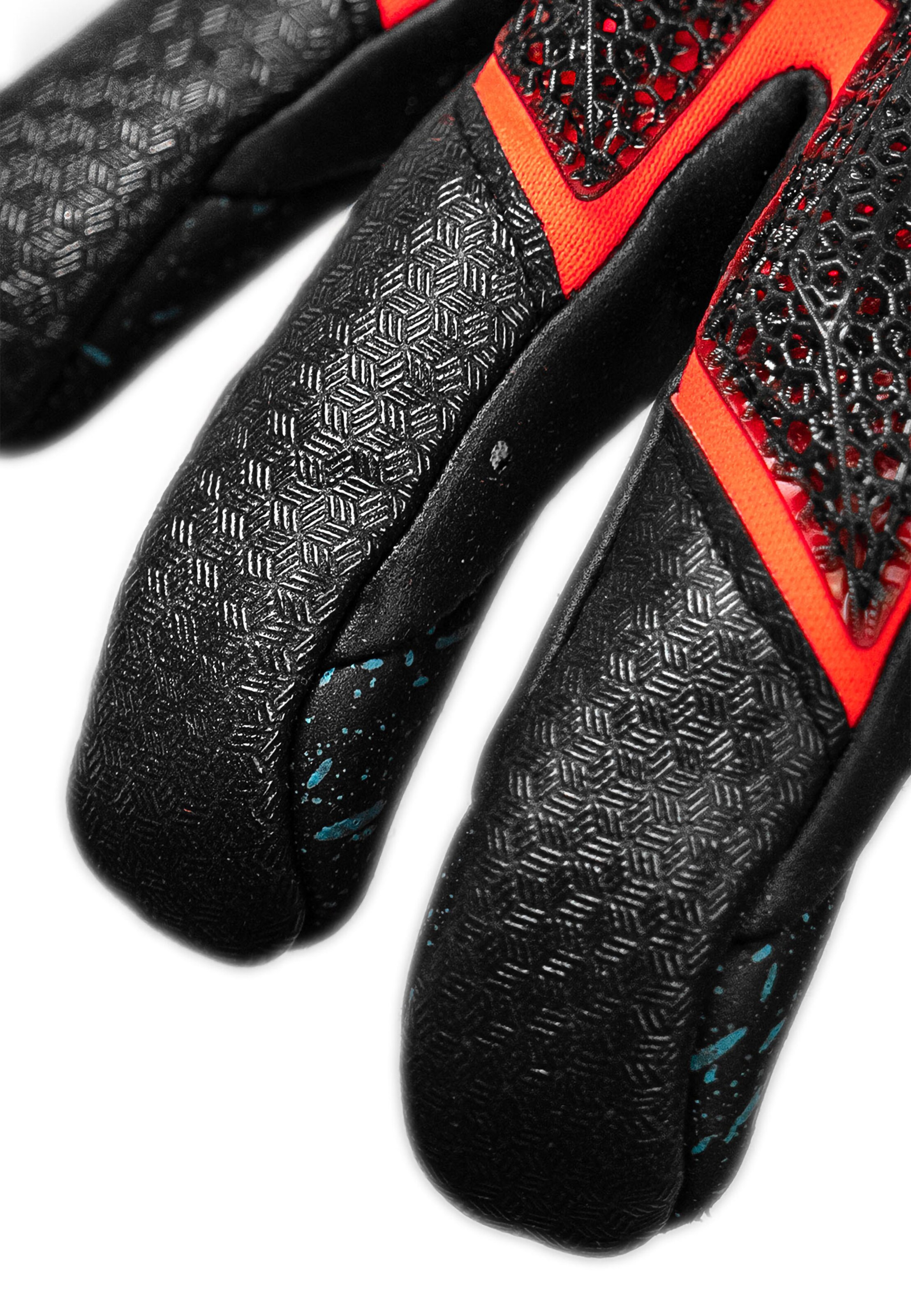 REUSCH Sports gloves 'Attrakt Fusion Carbon® 3D' in Black