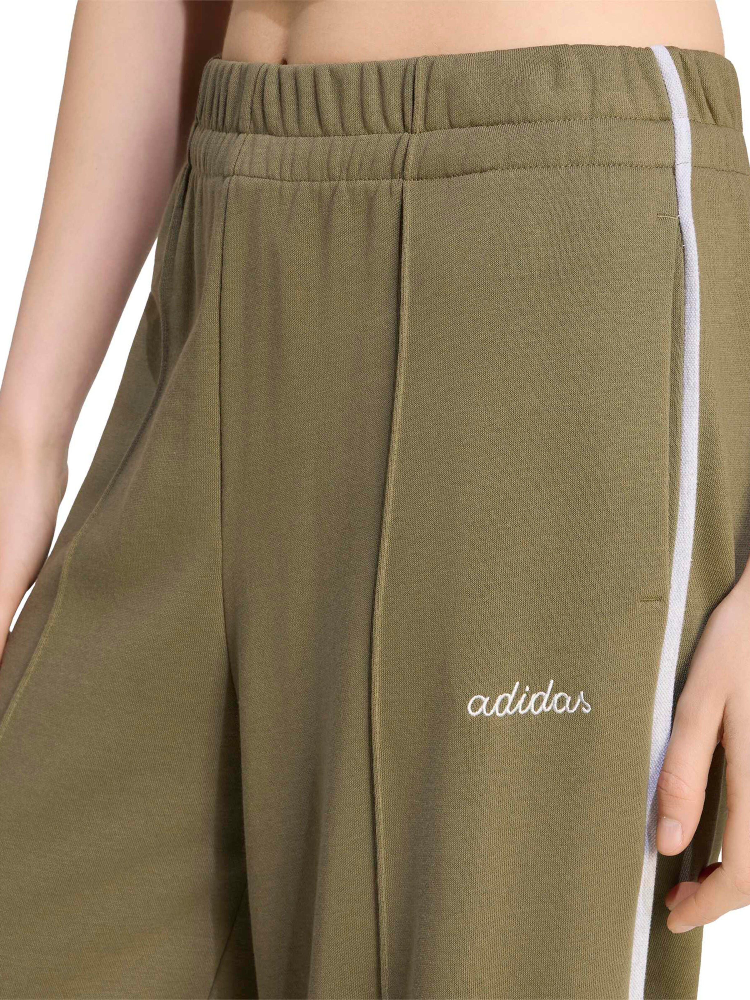 Wide Leg Pantalon de sport 'Seasonal Essentials' ADIDAS SPORTSWEAR en vert