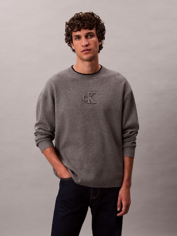 Pull-over Calvin Klein Jeans en gris : devant