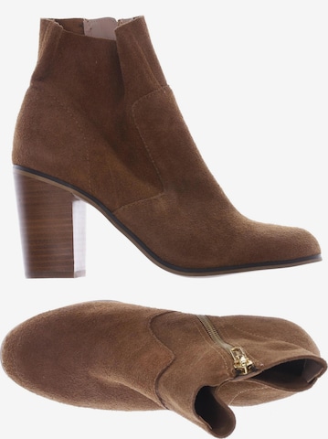 Carvela Dress Boots in 37 in Brown: front