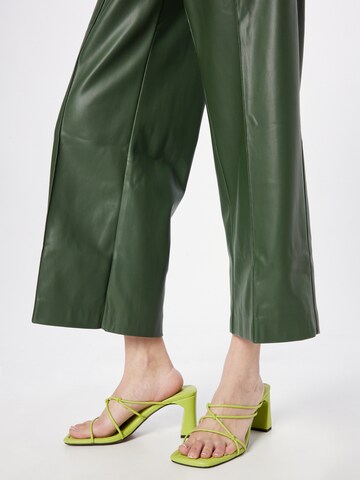 Warehouse Szeroka nogawka Spodnie w kant w kolorze zielony