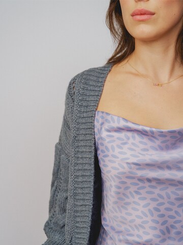 Geacă tricotată 'Adoring' de la florence by mills exclusive for ABOUT YOU pe albastru