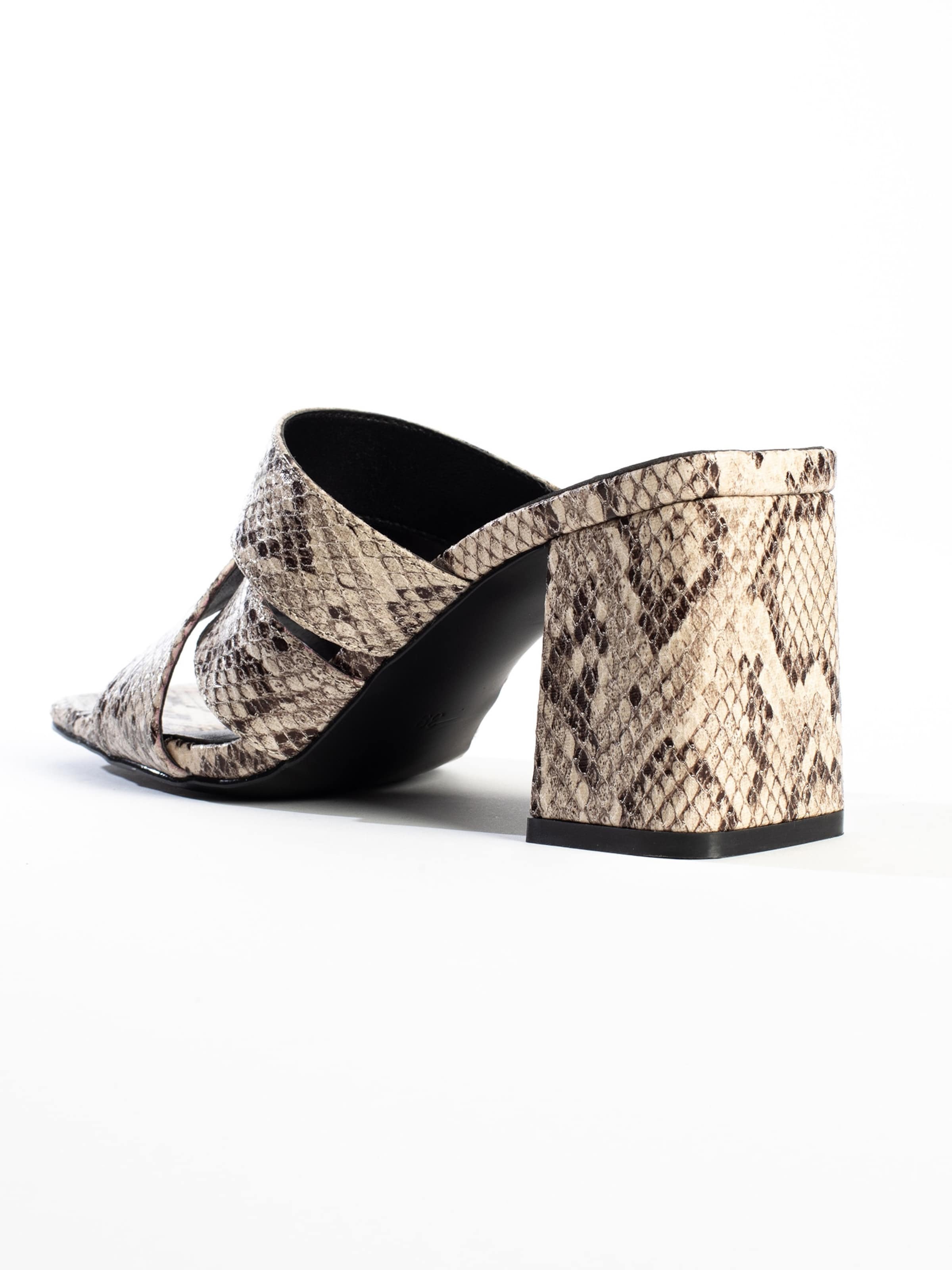 Celena Klapki 'Connie' w kolorze beżowy