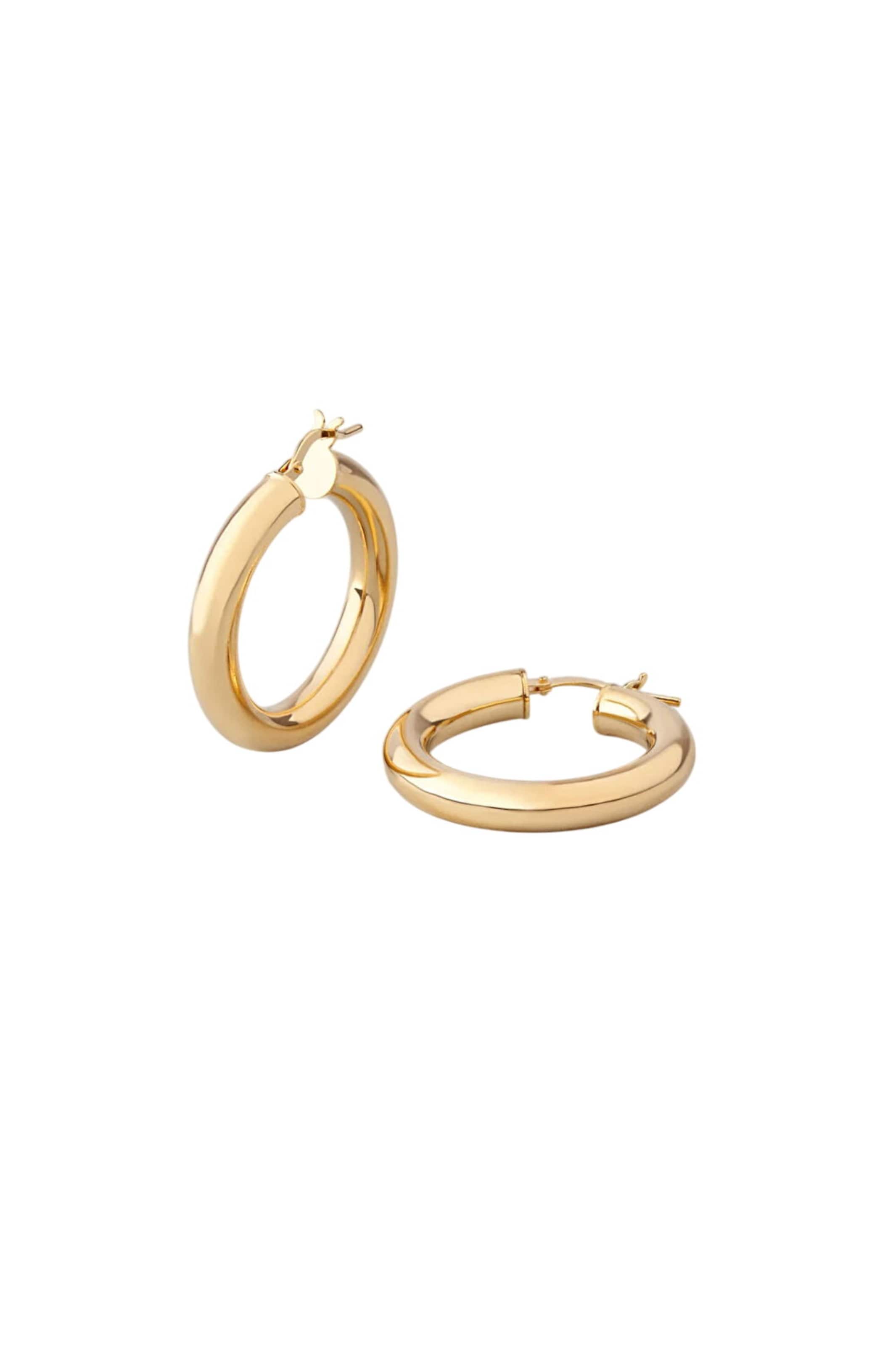 So Chic Earrings in Gold: front
