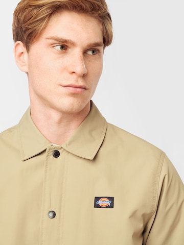 DICKIES Regular Fit Jacke 'OAKPORT COACH' in Beige