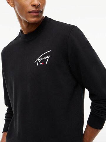 Tommy Jeans Collegepaita värissä musta