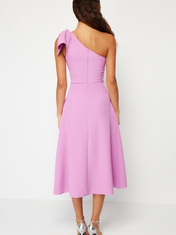 Robe de cocktail Trendyol en rose