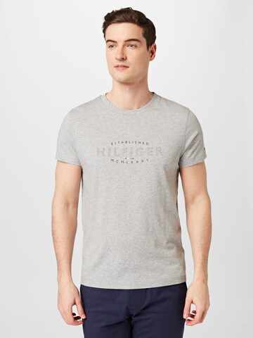 T-Shirt TOMMY HILFIGER en gris : devant