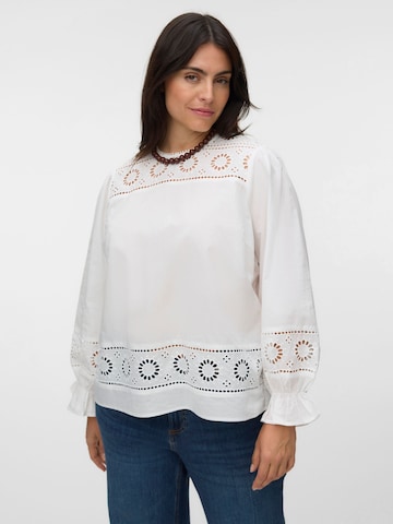 Chemisier 'VMCuna' Vero Moda Curve en blanc : devant