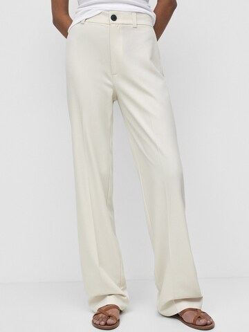 Regular Pantalon à plis Pull&Bear en blanc