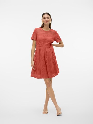 VERO MODA Šaty 'HONEY' – červená