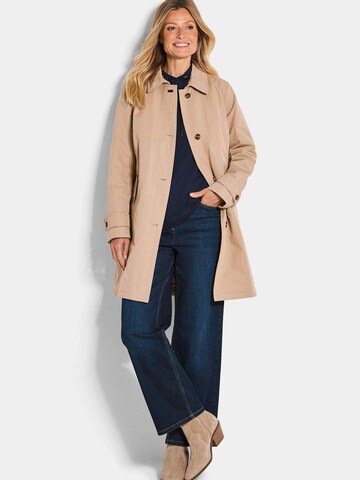 Goldner Mantel in Beige