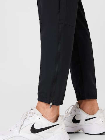 Effilé Pantalon de sport 'Challenger' NIKE en noir