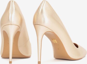 Kazar Pumps in Gold