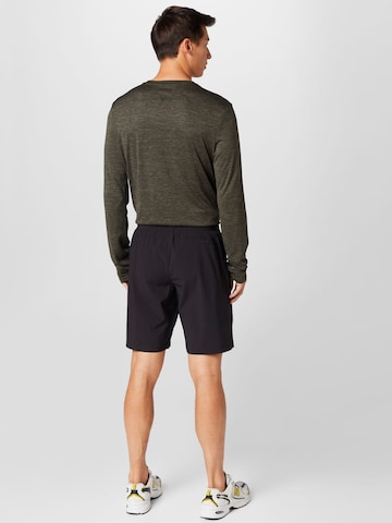 SKECHERS Regular Sportshorts in Schwarz