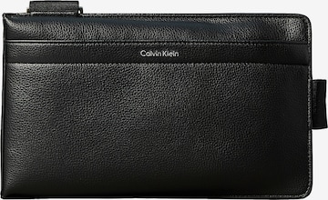 Calvin Klein Válltáska - fekete: elől
