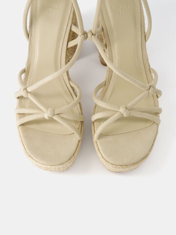 Bershka Remsandal i beige