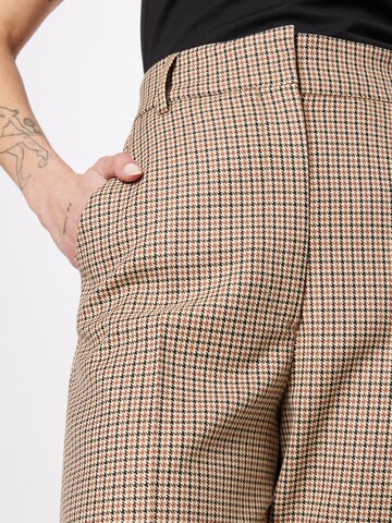 regular Pantaloni con piega frontale 'Barrel' di Warehouse in marrone