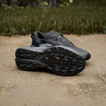 Chaussure de course 'Tracefinder Plus' ADIDAS TERREX en noir