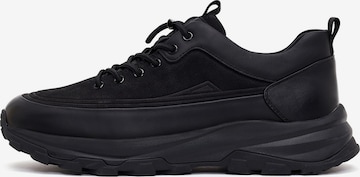 Derimod - Zapatillas deportivas bajas en negro: frente