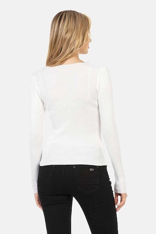 Pull-over CIPO & BAXX en blanc