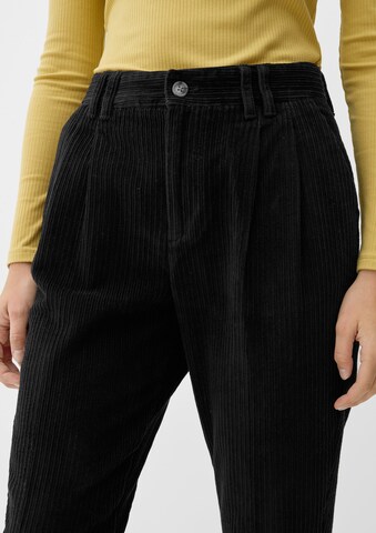 s.Oliver Regular Pleat-Front Pants in Black
