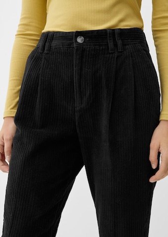 s.Oliver Regular Plissert bukse i svart