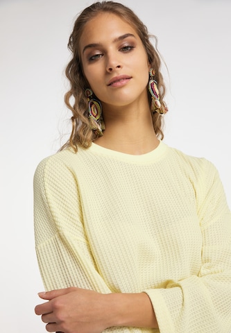 IZIA Sweatshirt in Yellow