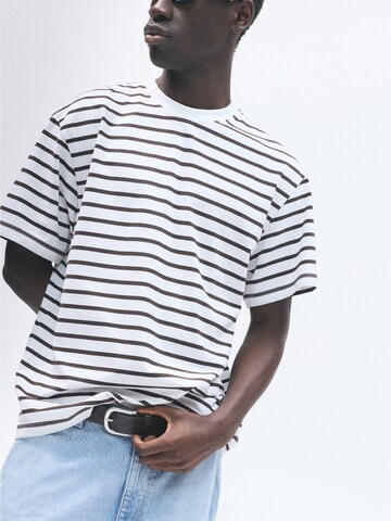 Tricou de la Pull&Bear pe maro