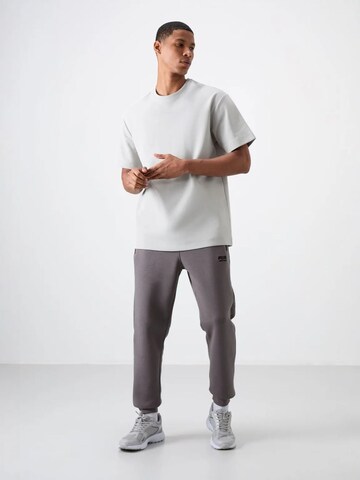 Tommy Life Workout Pants 'Jogginghose' in Grey: front