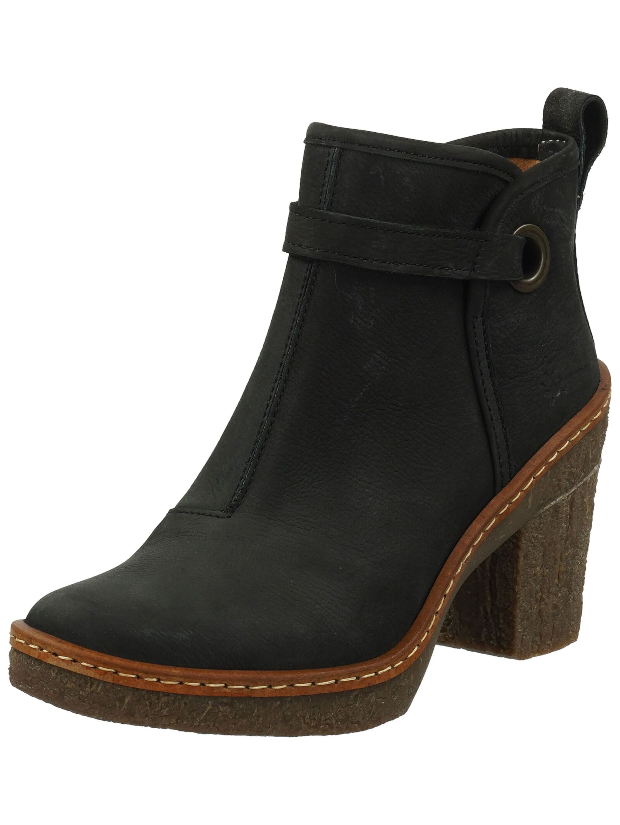 EL NATURALISTA Bootie in Black: front