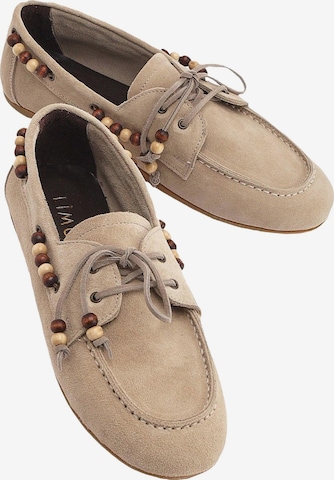 Limoya Schnürschuh 'Liah' in Beige: Vorderseite