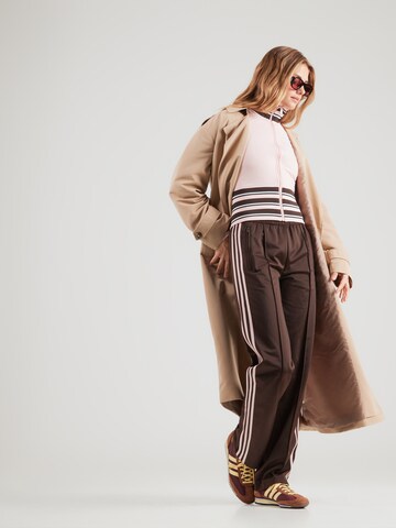 ADIDAS ORIGINALS Szabványos Nadrág 'CLASSIC' - barna