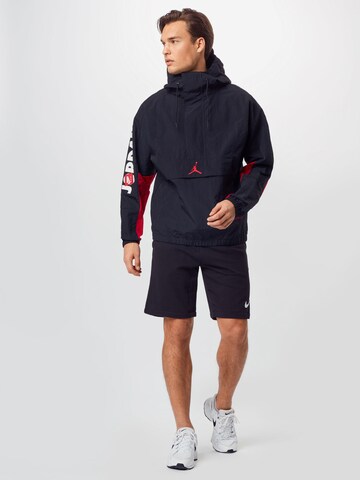 NIKE Regular Sportshorts in Schwarz