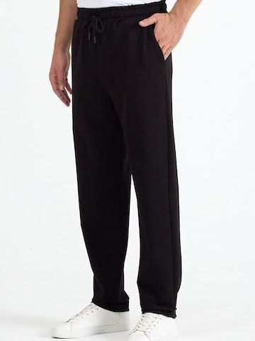 Maxx Free Regular Workout Pants 'Jogginghose Herren' in Black: front