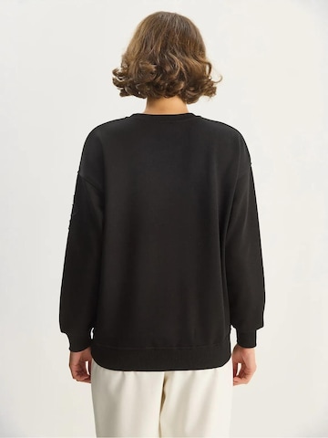 Felpa di Bianco Lucci in nero