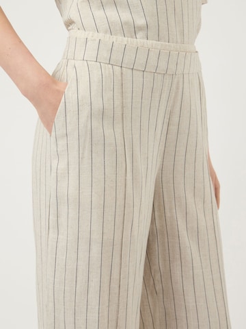 regular Pantaloni di YAS in bianco
