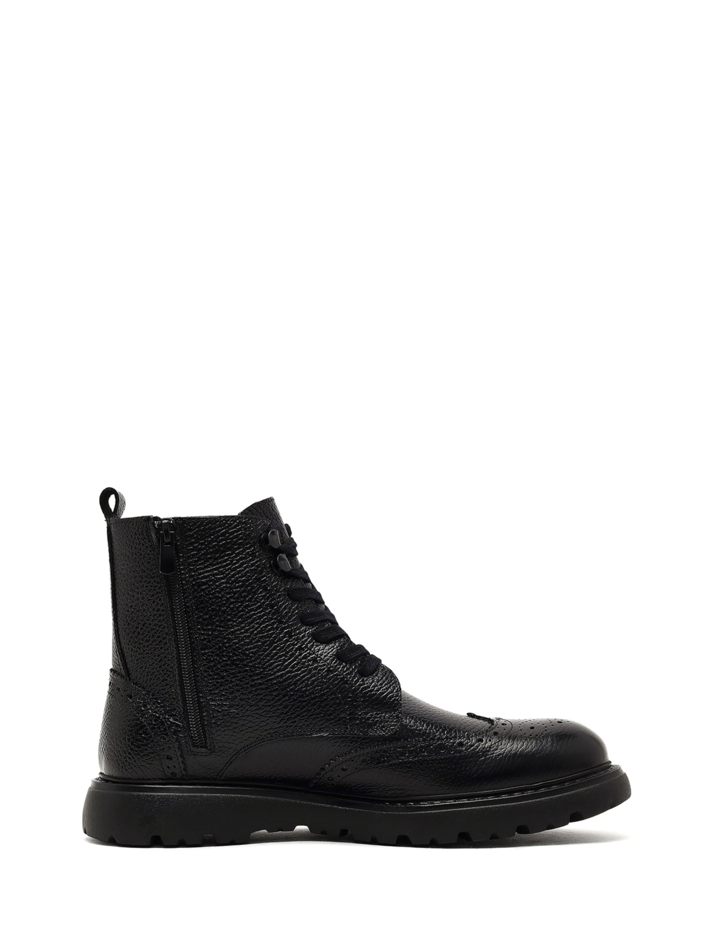 Boots stringati di Derimod in nero