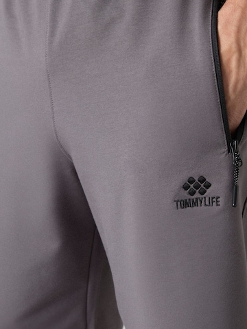 Tommy Life Regular Pants in Grey