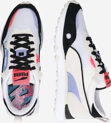 PUMA حذاء رياضي بلا رقبة بلون أبيض