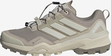 Chaussure basse 'Skychaser' ADIDAS TERREX en beige : devant