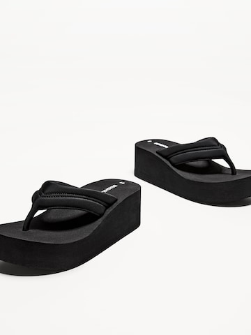 Bershka Flip-Flops i svart