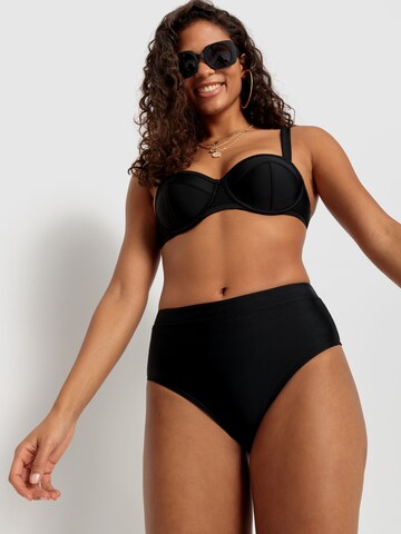 Slip costum de baie 'Gina' de la LSCN by LASCANA pe negru