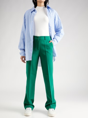 regular Pantaloni con piega frontale di UNITED COLORS OF BENETTON in verde: frontale